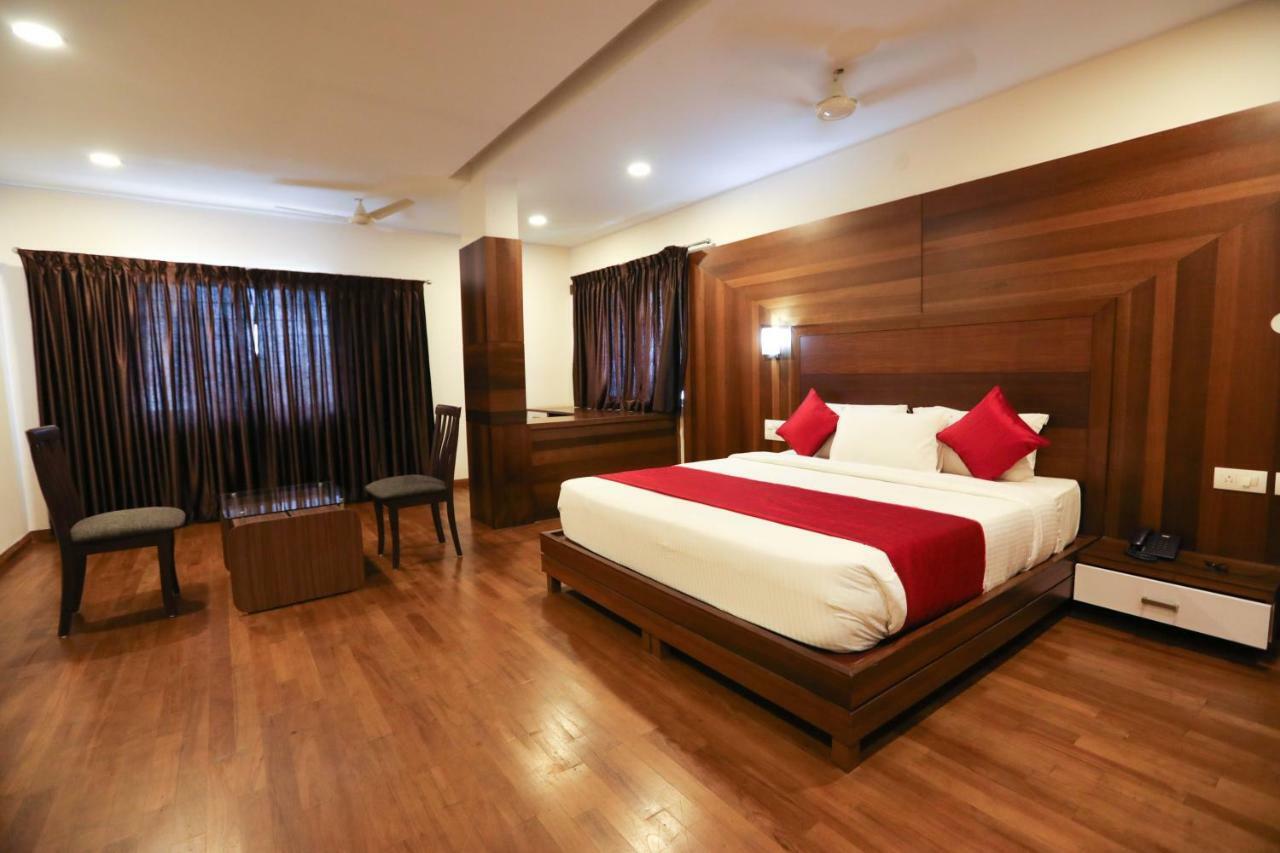 Traders Hotel - Kankanady, マンガロール エクステリア 写真